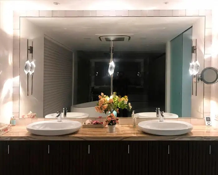 PEZEO SINGLE CRYSTAL WALL SCONCEPEZZE SINGLE CRYSTAL WALL SCONCE