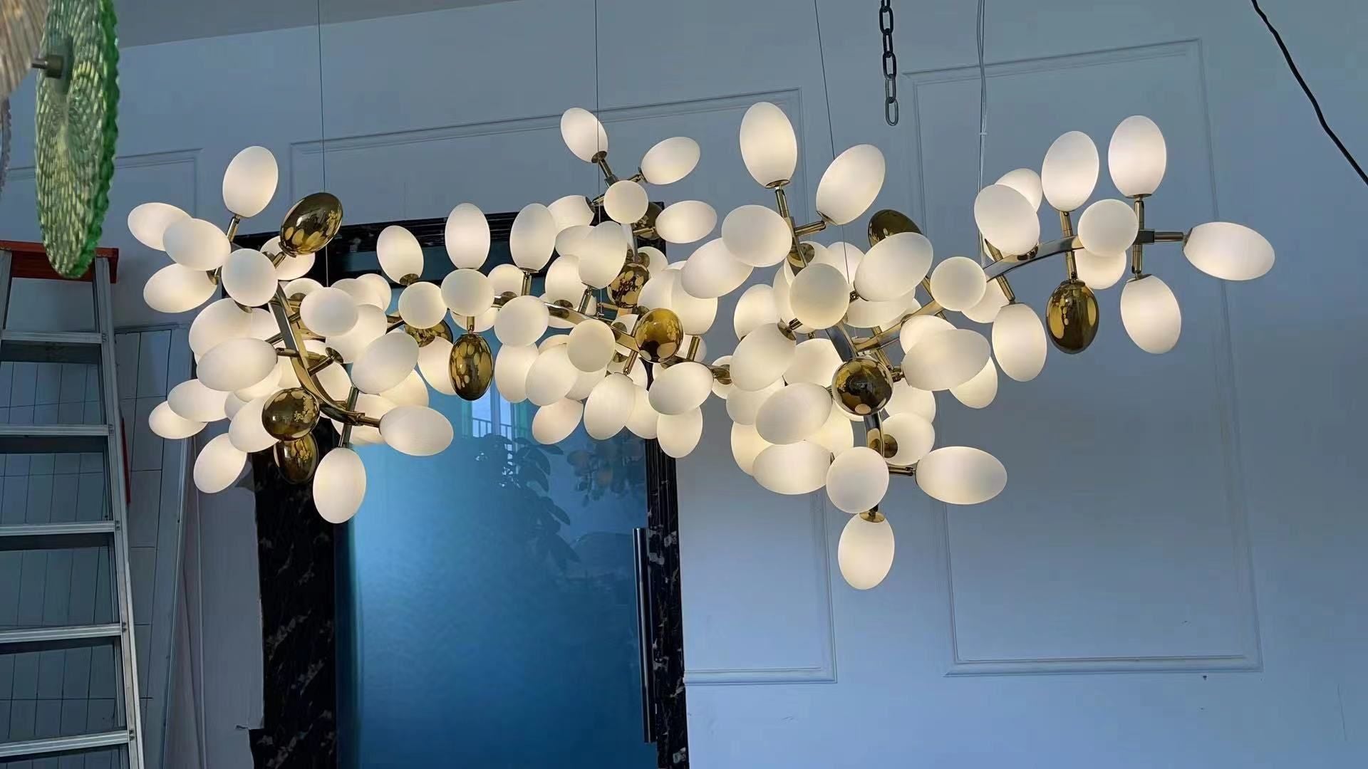 Harris Valiant Chandelier, Horizontal